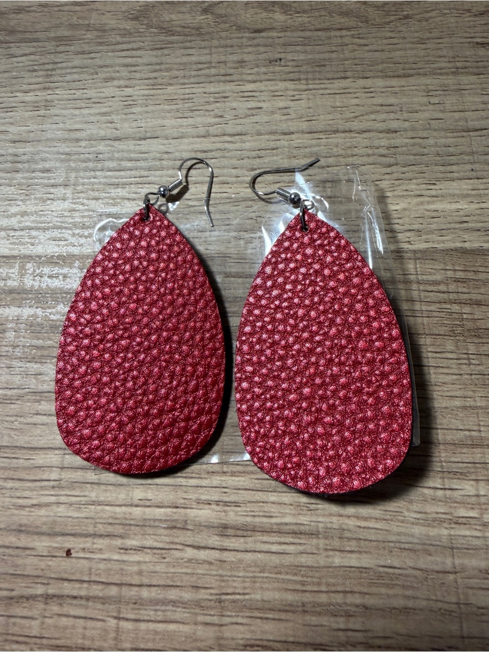 NWOT Source Unknown Red Textured Teardrop Earrings